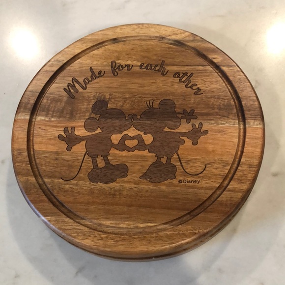 Disney's Mickey & Minnie Mouse Acacia Wooden Cheese Board with Tool Set - Picture 2 of 12